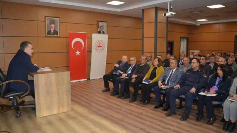 Edremit’te 2025 yılı sonu muhtarlar değerlendirme toplantısı gerçekleştirildi