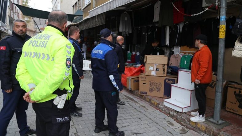 Edremit’te Kaldırım İşgallerine Sıkı Takip Belediye Yaya Önceliği İçin Sahada