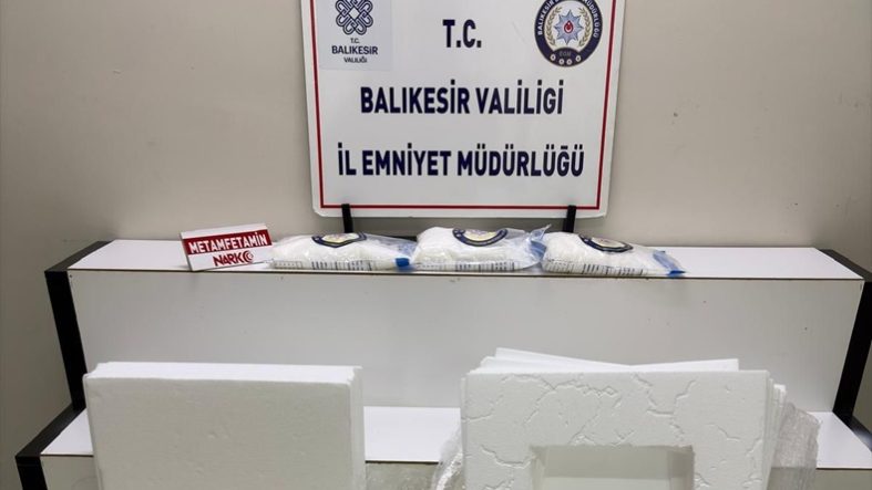 Edremit'te Uyuşturucu Operasyonu Kendisini İnşaat İşçisi Gibi Gösteren Kurye Yakalandı