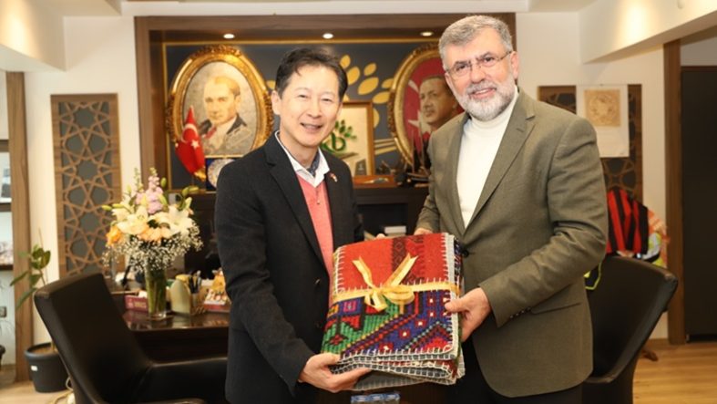 Kepsut’ta Kültür Buluşması Japon Sanatçı Takeshi İmamura Türkülerle Gönülleri Fethetti