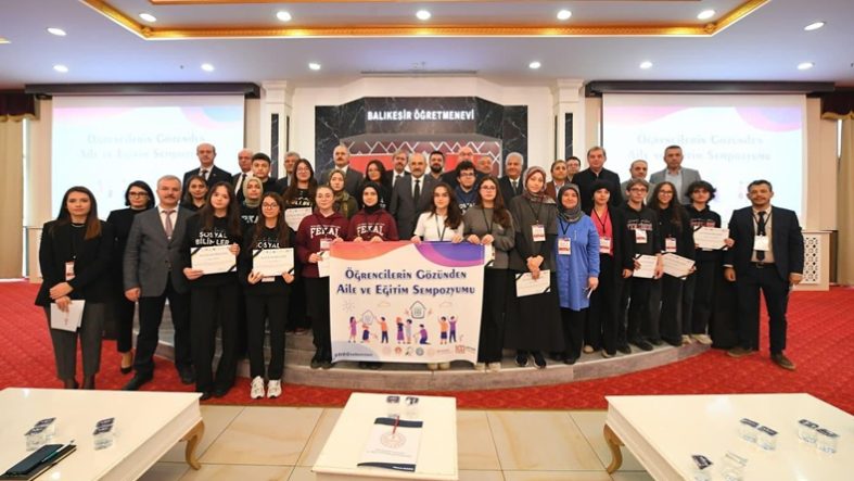 Öğrenciler Aile ve Eğitimi Anlattı Balıkesir’de Dikkat Çeken Sempozyum
