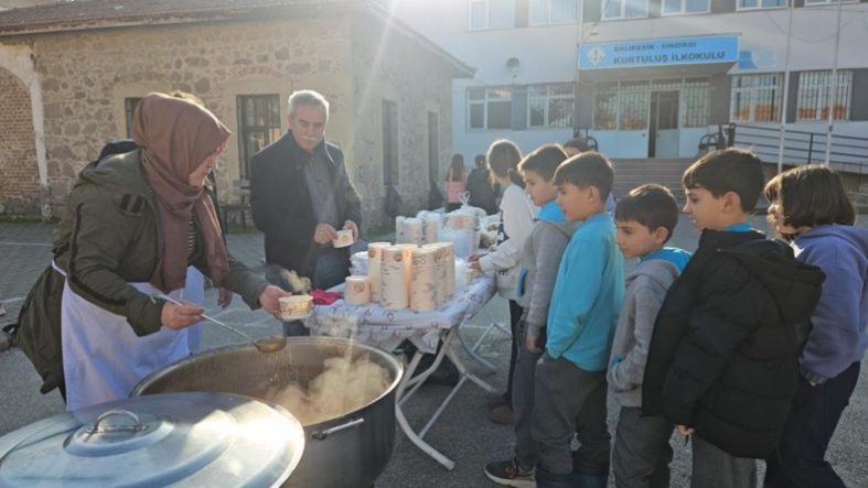 Sındırgı'da Yerli Malı Haftası tarhana ve keşkekle şenlendi
