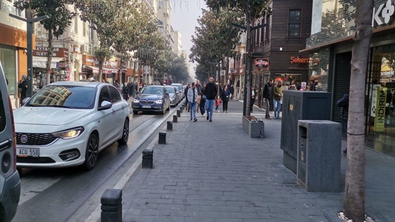 Soğuk Hava Engel Olmadı Balıkesir Çarşısı Gün Boyu Kalabalıktı