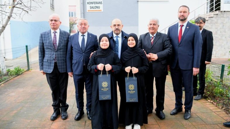 Vali İsmail Ustaoğlu’ndan Gazi İmam Hatip Ortaokulu Hafızlık Sınıfına Moral Ziyareti