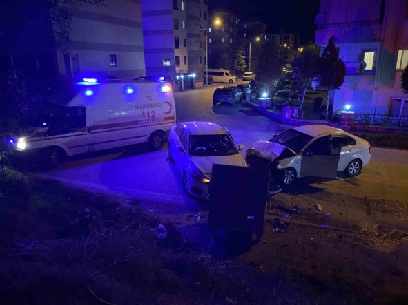 Bursa’da hız ihlali feci kazaya yol açtı: 2’si ağır 4 yaralı