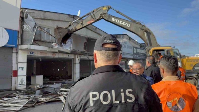 Gülsan Sanayi Sitesi’nde ilk yıkım başladı