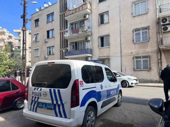 Mersin Valilliği 3 kişiyi öldüren şahsın bacağından vurularak yakalandığını bildirdi
