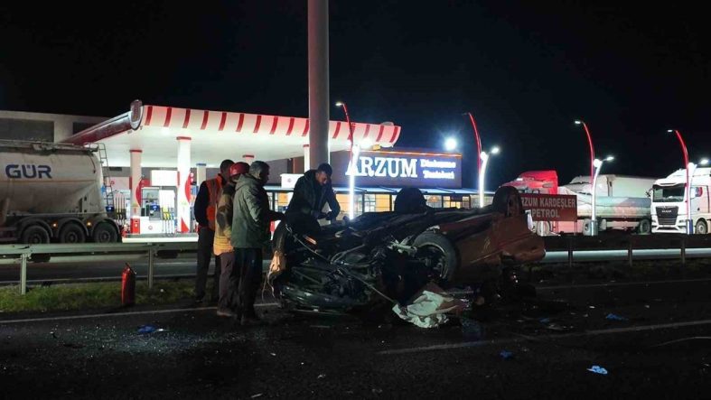 Otomobil tıra arkadan çarpıp takla attı: 1 ölü, 1’i ağır 3 yaralı