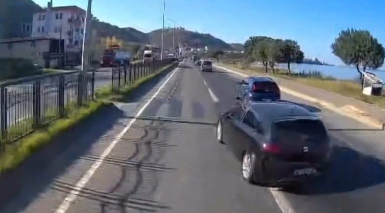 Trabzon’da kazaya davetiye çıkartan yollar ve sürücüler araç kameralarına yansıdı
