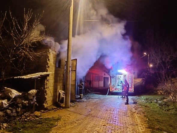 Uşak’ta samanlıkta çıkan yangında 5 koyun telef oldu