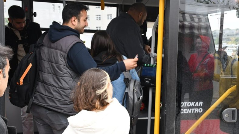 Ahmet Akın üniversite öğrencileri için ulaşım standartlarını artırdı