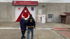 Ayvalık'ta kendisini Emniyet Müdürü olarak tanıtan şahsa operasyon
