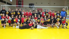 Balıkesir'de öğrenciler sömestr tatilini spor salonunda geçiriyor