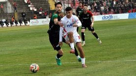 Balıkesirspor, Karşıyaka'yı 2-1 yendi
