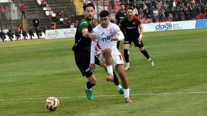 Balıkesirspor, Karşıyaka'yı 2-1 yendi