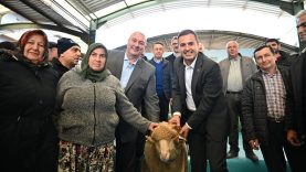 Bigadiçli üreticinin yüzünü Başkan Akın güldürdü