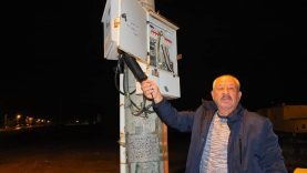 Burhaniye’ de açık kalan elektrik panoları tehlike saçıyor