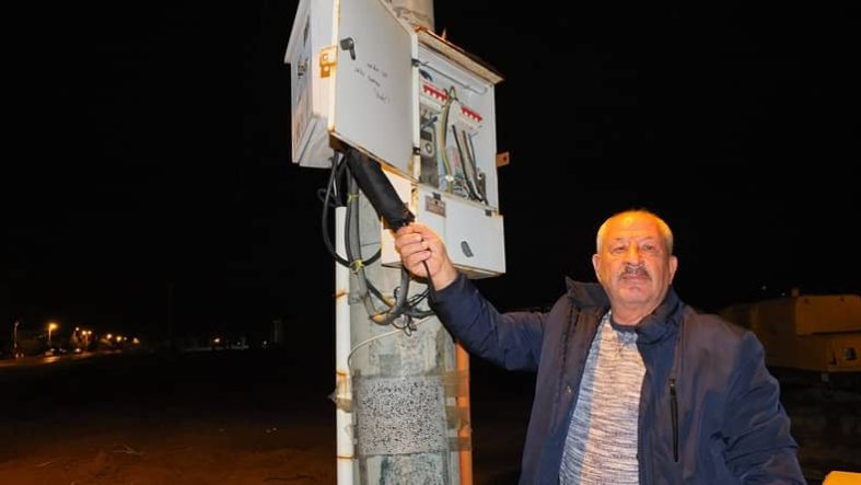Burhaniye’ de açık kalan elektrik panoları tehlike saçıyor