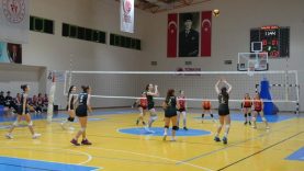 Burhaniye'de 4. Geleneksel Yıldız Kızlar Voleybol Turnuvası başladı