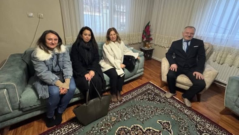 CHP Balıkesir İl Kadın Kolları’ndan Görme Engellilere Anlamlı Ziyaret