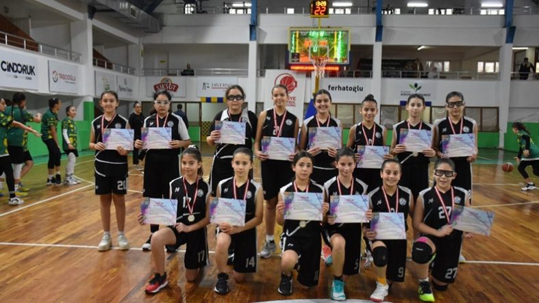 Edremit’te Minik Basketbolcular Parkeye Çıktı U12 Turnuvası Büyük İlgi Gördü