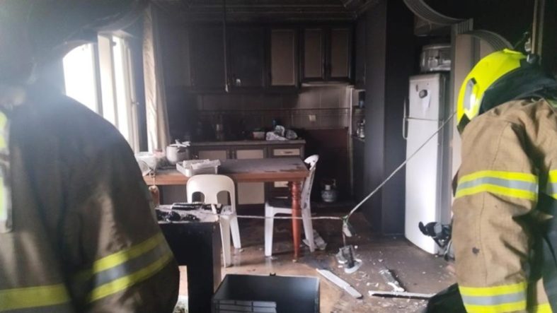 Erdek’te bir apartman dairesi alevlere teslim oldu