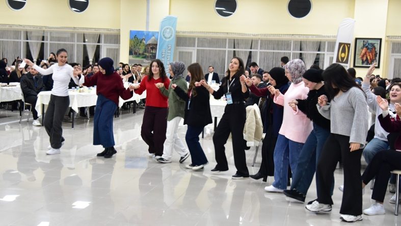 Final Stresine Türkülü Mola! BAÜN’de Sıra Gecesi Öğrencileri Bir Araya Getirdi