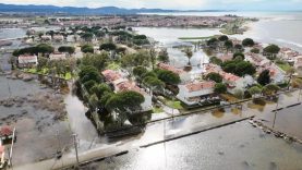 Balıkesir Burhaniye Sular Altında! Lodos ve Sağanak Bölgeyi Venedik’e Çevirdi
