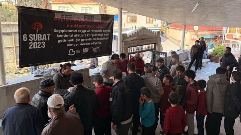 Balıkesir Büyükşehir deprem şehitleri anısına 20 ilçede pilav dağıttı