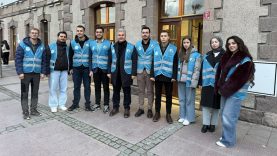 Balıkesir Milletvekili Mustafa Canbey Önce İftariyelik Dağıttı, Sonra Öğrencilerle Sofraya Oturdu