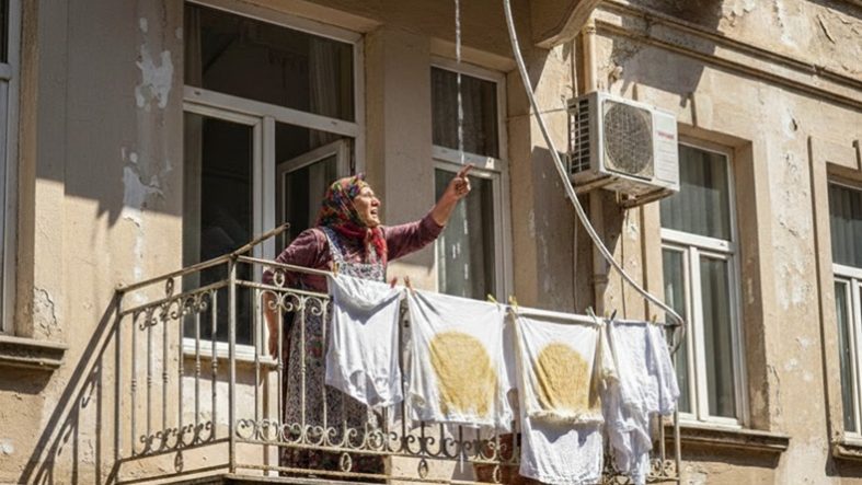 Balıkesir’de Klima Suyu Krizi Üst Kattan Damlayan Su Mahalleyi Birbirine Kattı