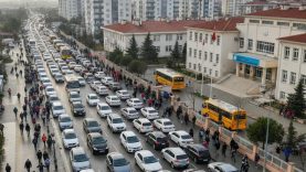 Balıkesir’de Sabah Mesaisi Okul Yolunda Sabır Sınavı