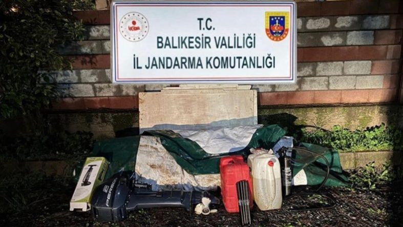 Balıkesir'de düzensiz göçmenler zeytinlik alanda yakalandı