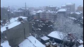 Dursunbey’de kar yağışı ilçeyi beyaza bürüdü