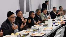 Hakan Şehirli Komşularıyla Aynı Sofrada