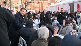 Ahmet Akın Bandırmalı hemşehrileriyle aynı sofrada buluştu