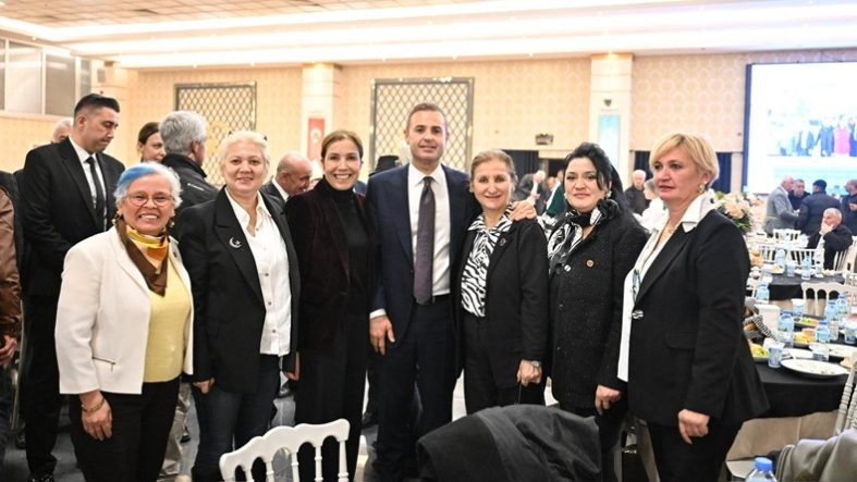 Ahmet Akın, muhtarlarla iftarda bir araya geldi