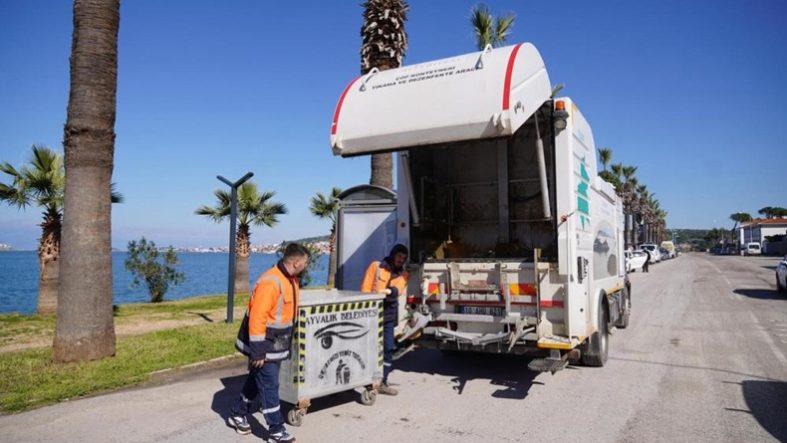 Ayvalık’ta konteynerler yaz öncesi dezenfekte ediliyor