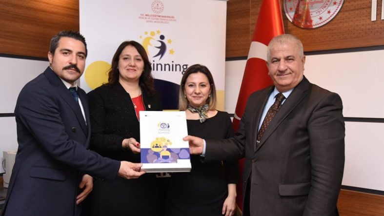 Balıkesir’de 10 Okula Uluslararası Başarı eTwinning Okul Etiketi Verildi