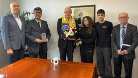 Balıkesir’de Eğitime Destek Rona Yırcalı’ya Plaket