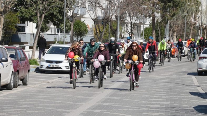 Balıkesir’de Kadınlar Günü Büyükşehir’in etkinlikleriyle renklendi