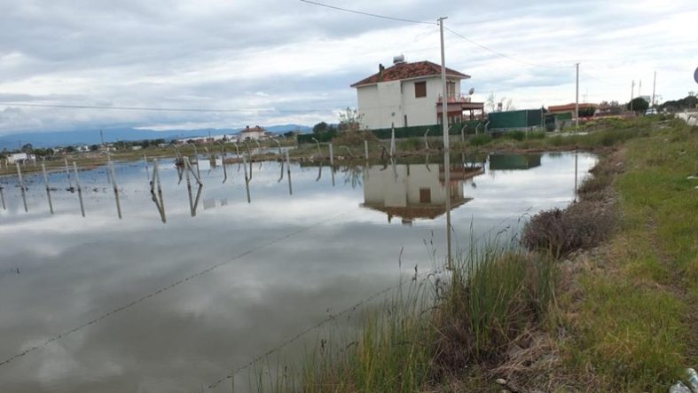 Balıkesir’de yazlıklar su içinde kaldı