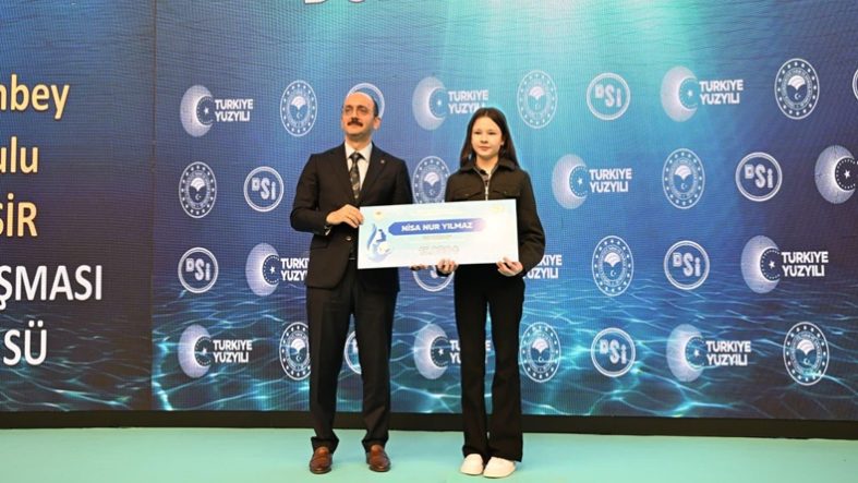 Bandırmalı Nisanur Yılmaz, ‘Su ve İnsan’ Yarışmasında Türkiye 3.’sü Oldu