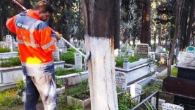 Edremit’te Mezarlıklar Bayram Ziyaretlerine Hazırlanıyor
