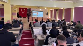 Edremit'te Öğrencilere CV hazırlama, mülakat ve iş arama becerileri semineri düzenlendi