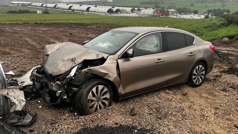 Kepsut-Balıkesir Yolunda Trafik Kazası 1 Kişi Araçta Sıkıştı
