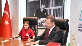 Ahmet Akın, makamını çocuklara devretti (2)