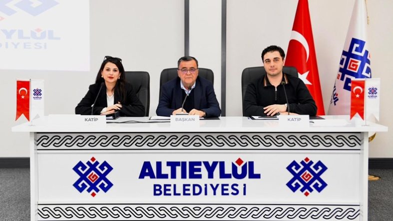 Altıeylül Belediyesi'nin Faaliyet Raporuna Tüm Partilerden Tam Destek (1)