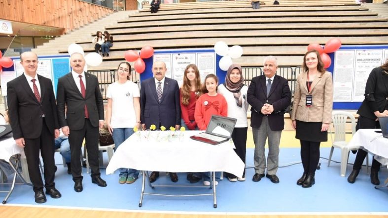 Altıeylül’de Bilim Rüzgârı Esti BİLSEM Öğrencilerinden TÜBİTAK 4006 Fuarı