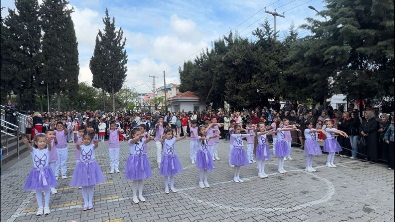 Balıkesir Fevzi Çakmak İlkokulu’nda 23 Nisan Gösterisi (1)